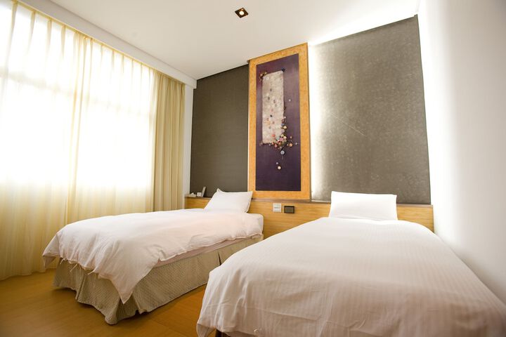 Room 28 of 64