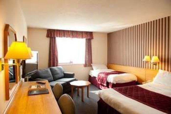 Room 7 of 12
