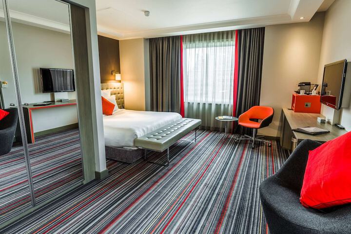 Room 33 of 118