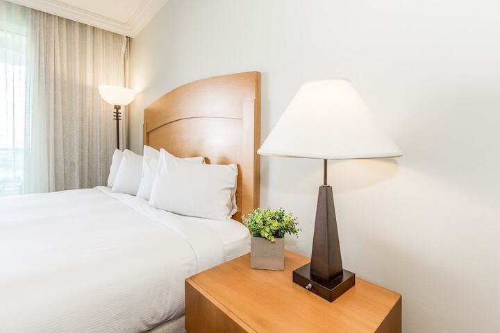 Room 4 of 18