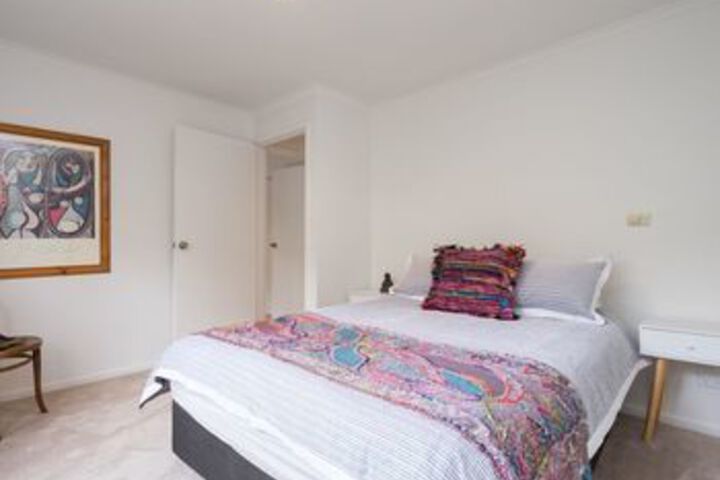 Room 4 of 16