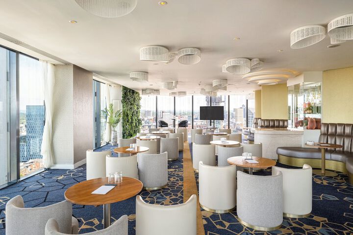 Lounge 229 of 260