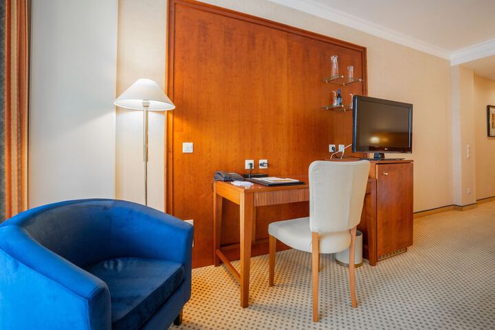 Room 6 of 44