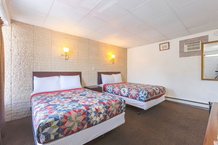 1 Queen Bed (17 of 26)
