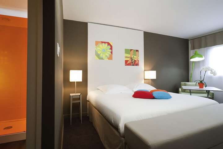 Room 12 of 37