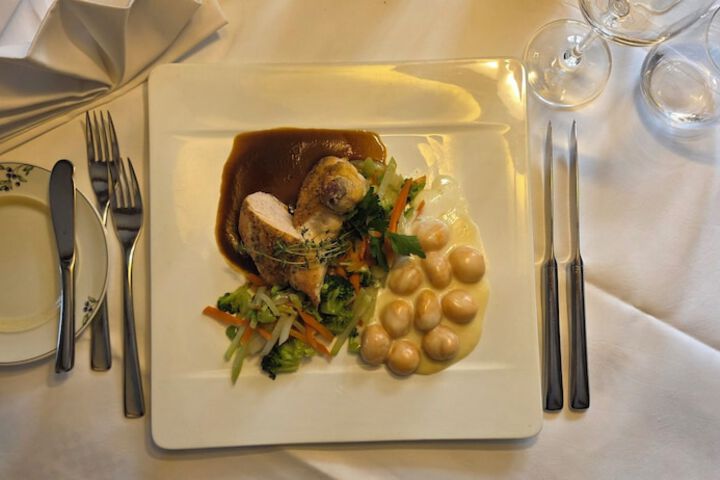 Dining 67 of 76