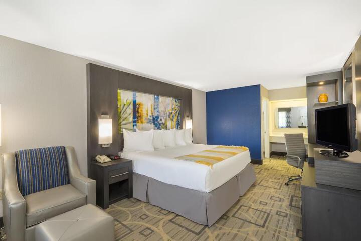 1 King Bed (1 of 9)