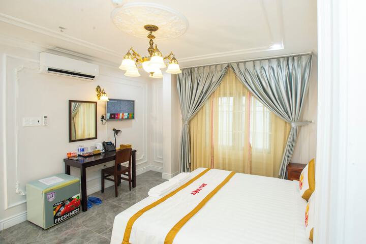 Room 10 of 307