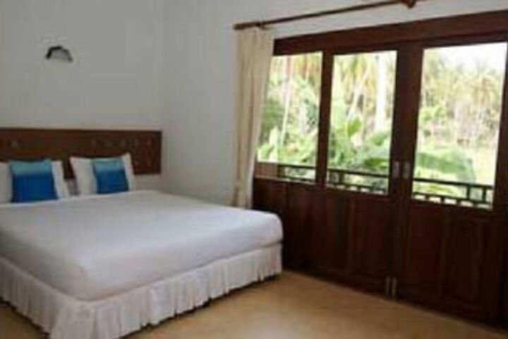 Room 10 of 14