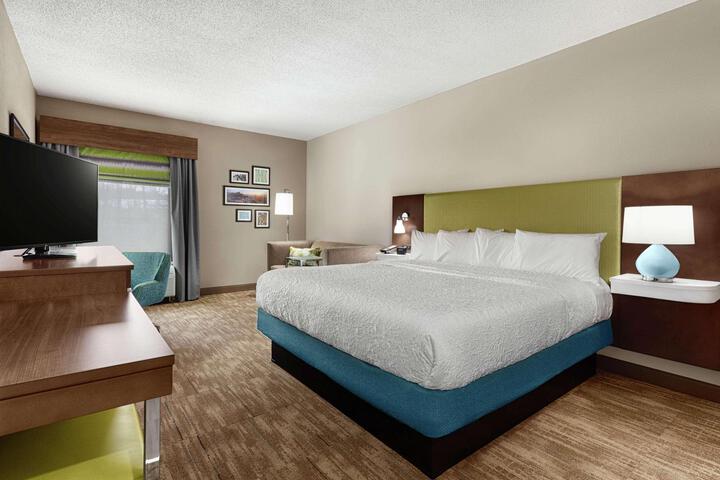 1 King Bed (10 of 10)