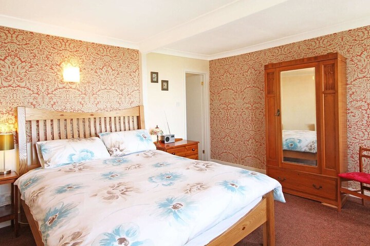 Room 8 of 10