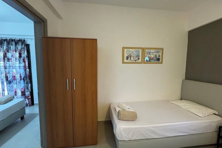 Room 6 of 171