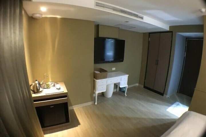 Room 15 of 50