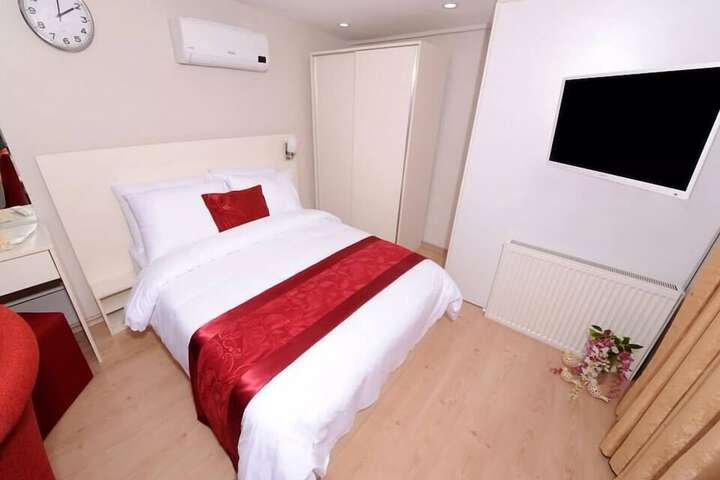 Room 4 of 15