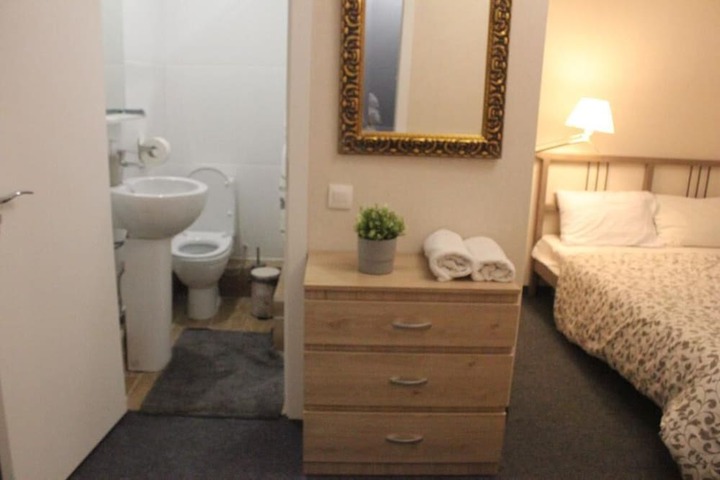 Room 6 of 15