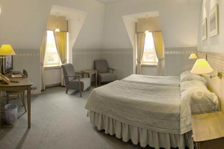 Room 43 of 77