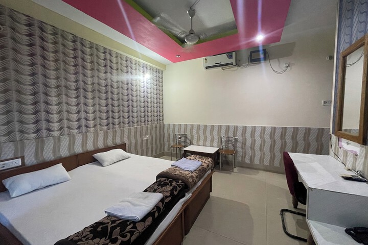 Room 25 of 43
