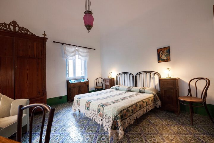 Room 3 of 37