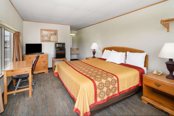 Standard King Bed Accessible (5 of 37)