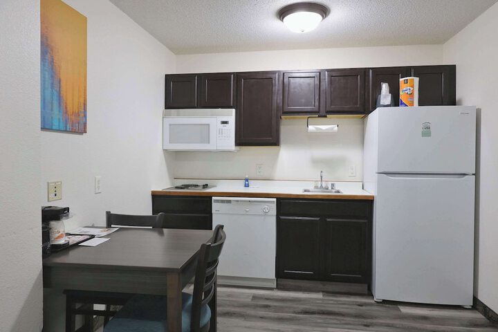 1 Queen Bed Efficiency Suite (40 of 54)