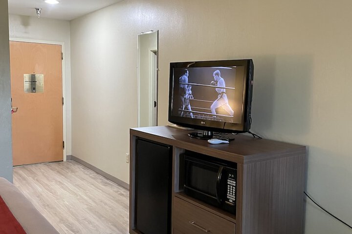 1 King Bed Accessible (9 of 32)