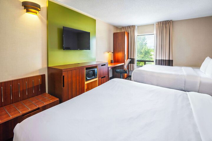 2 Queen Beds (4 of 5)