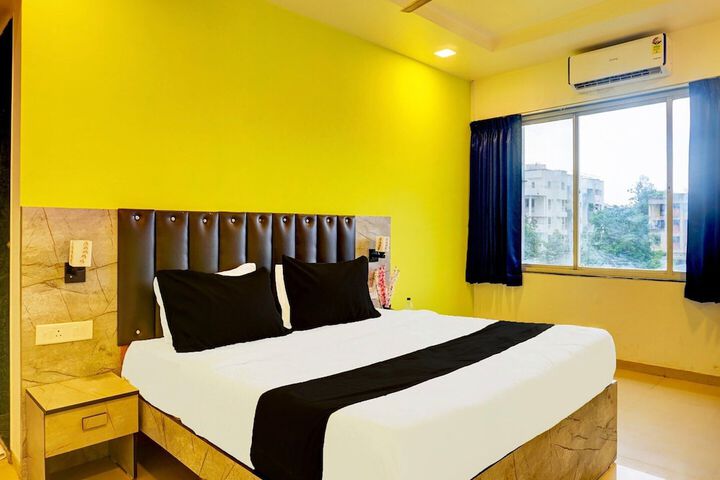 Room 9 of 32