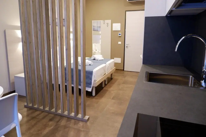 Room 5 of 12