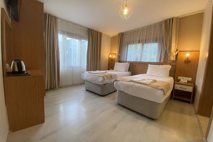 Room 25 of 99