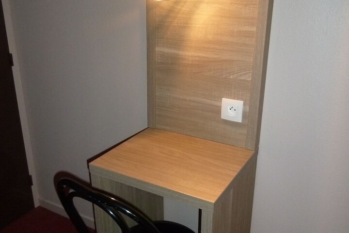 Room 17 of 37