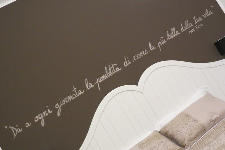 Room 6 of 43
