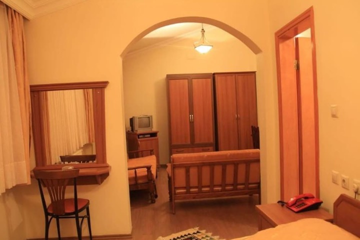Room 9 of 20