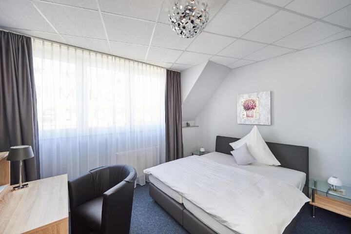 Room 10 of 37