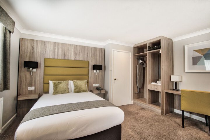Room 14 of 32