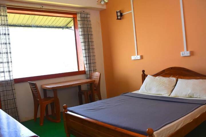 Room 10 of 18