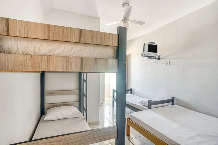 Room 4 of 18
