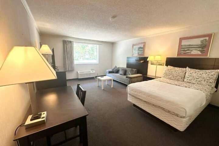 Room 4 of 26