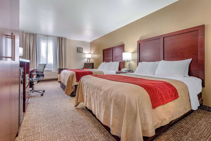 1 Queen Bed (14 of 16)