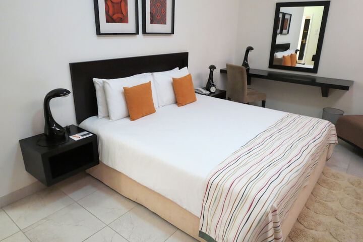 Room 9 of 48