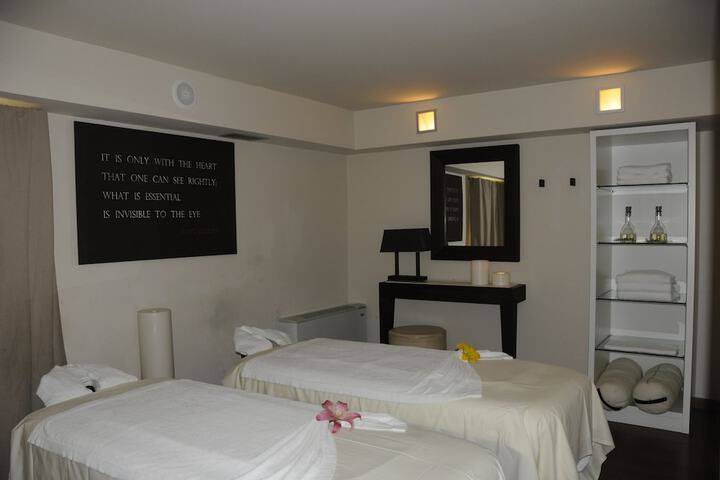Room 46 of 103