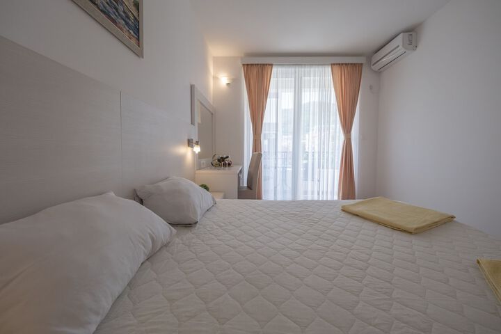 Room 9 of 54