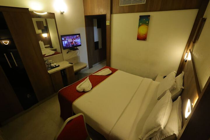 Room 4 of 19