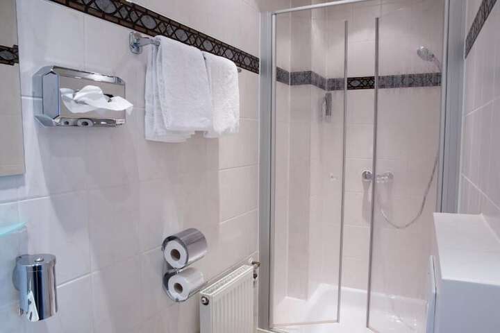 Room 15 of 32