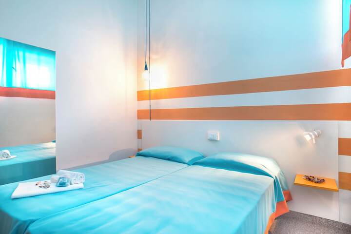 Room 65 of 243