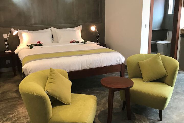Room 10 of 83