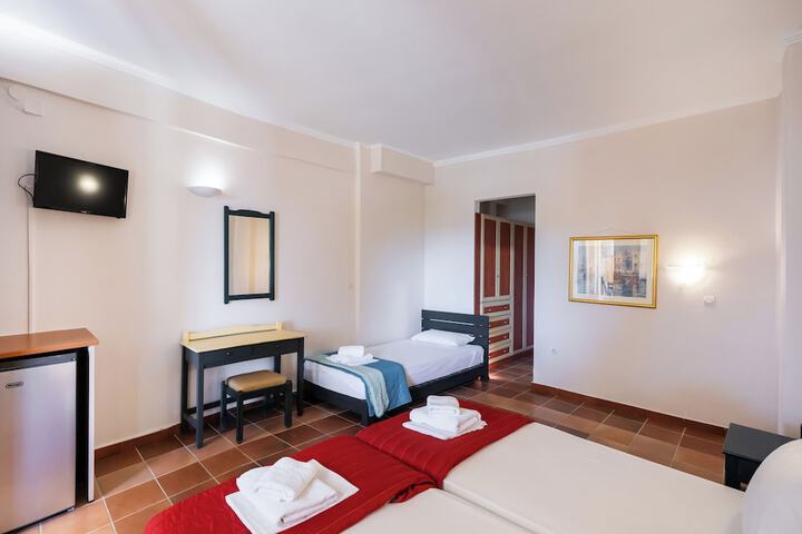 Room 13 of 76