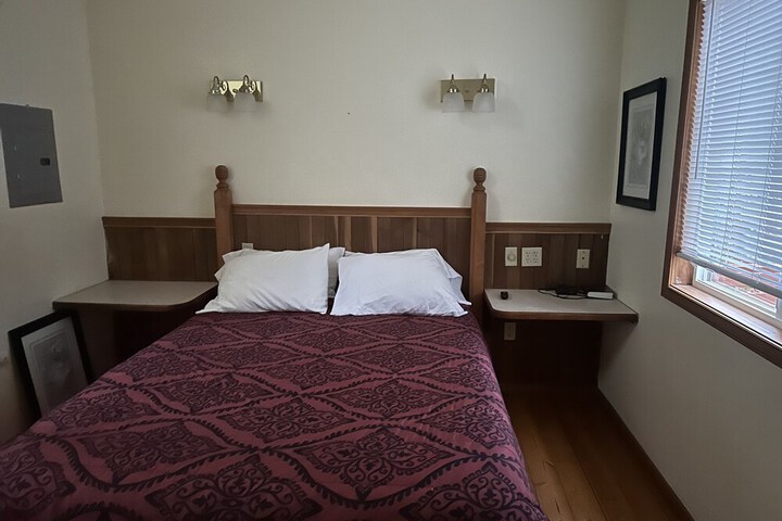 Room 13 of 83