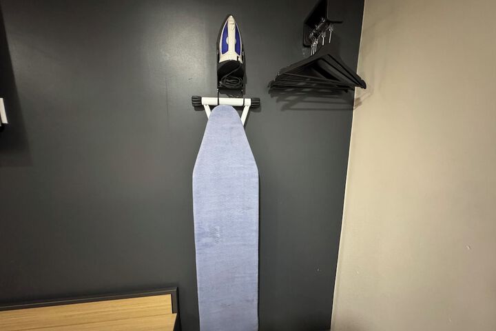 Iron/ironing board