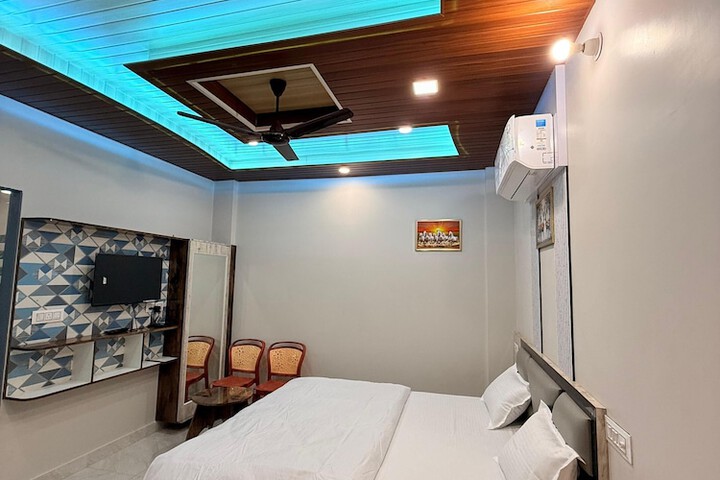 Room 4 of 33