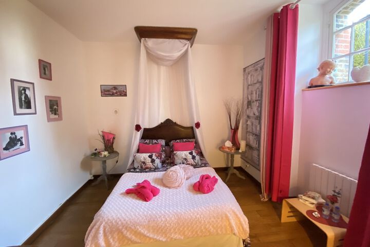 Room 9 of 18